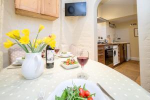 Pebble Cottage - 6 Victoria Rd - Aldeburgh Coastal Cottages