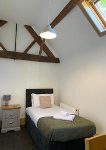 Worcester 3 bedroom semi rural bungalow with free off road parking