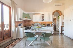 Florence castle apartment 2 bedrooms, 2 bathrooms