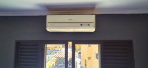 ESD01- Ar Condicionado 5min a pé da Praia da Enseada, Apartamento