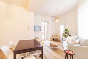 Domus Ana- Modern Elegance, steps away from the colosseum and the historic center