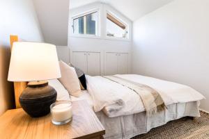 Bright stylish gem in central Melbourne