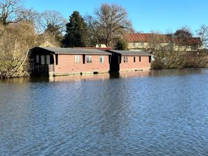 Filby Broads Lodge Houseboat