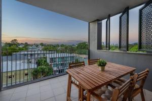 Rooftop Pool and View Stylish 2Bed with Ducted AC