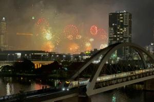 CBD Modern 3Bed Panoramic River View, 2Cars and Pool