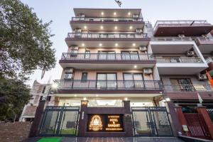 Hotel Gill Comfort Inn - Close to MEDANTA, ARTEMIS AND FORTIS HOSPITAL