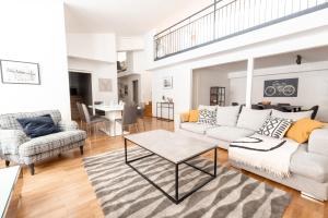 2ndhomes Bright & Spacious 2-Story Apartment with Sauna