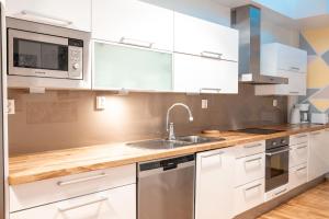 2ndhomes Bright & Spacious 2-Story Apartment with Sauna