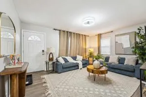 4BR Near Wheaton College - 杰尼瓦