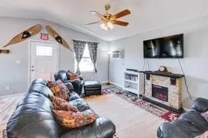 Kingman Vacation Rental with Private Yard and Fire Pit - 皮奇斯普林斯