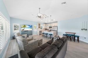 152 Steps to the Beach! Heated Pool - Steps Away - Roelens