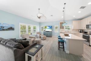 152 Steps to the Beach! Heated Pool - Steps Away - Roelens