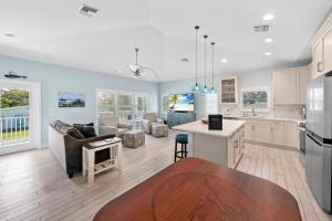 152 Steps to the Beach! Heated Pool - Steps Away - Roelens