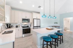 152 Steps to the Beach! Heated Pool - Steps Away - Roelens