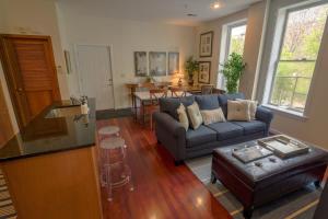 Above Maxwell Wine Bar - Super Central 2Bed 2Bath