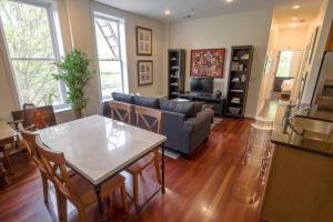 Above Maxwell Wine Bar - Super Central 2Bed 2Bath