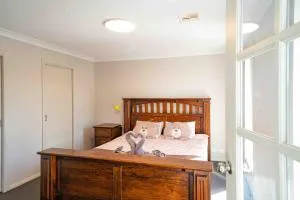 Gungahlin 4 bed room townhouse - Bywong