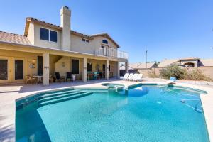 1 Mi to Golfing Goodyear Home with Pool and Spa - 3hvězdičkové hotely ve městě Liberty