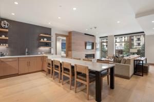 Snowmass Lux Getaway by Snowmass Vacations