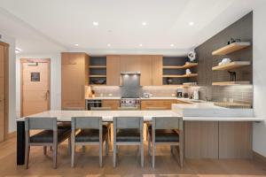 Snowmass Lux Getaway by Snowmass Vacations