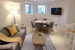 NEW On the Park 2 bed Apt Walk to Capitol & Parking