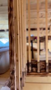 Stodoła na drzewach