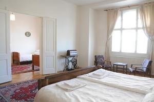 Large Apartment sleeps up to 10 M4A