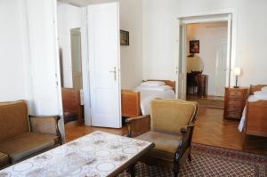 Large Apartment sleeps up to 10 M4A