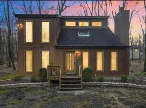 Cozy Cabin at Poconos With Hot Tub and Fire Pit - إيست سترودسبورغ