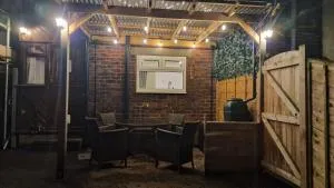 Cosy home with garden and parking, Yorkshire Fox Retreat Mirfield - 克莱克西顿