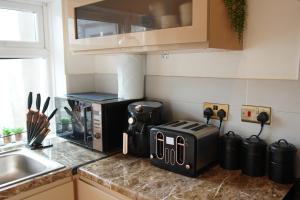 5 bedroom house near cardiff city.