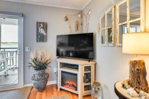 Waterfront Gem with Balcony in Garden City