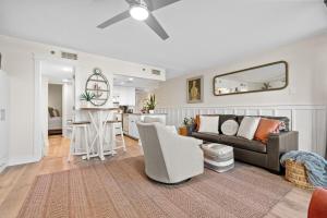 Sunbird 110W 1 BR 1 BA Located right next to pool