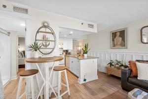 Sunbird 110W 1 BR 1 BA Located right next to pool