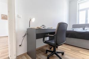 Explore Vienna 2BR and 1LR Retreat Near Westbahnhof