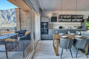 Luxury Design 2-Bedroom apartment by MN Property