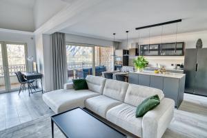 Luxury Design 2-Bedroom apartment by MN Property