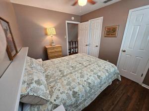 Shared Pool Fishing Dock Walk to the Beach