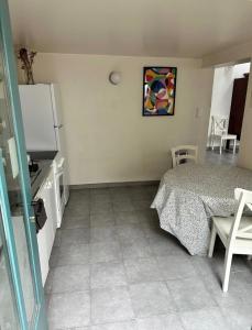 Maisons de vacances Petite maison calme dans un jardin : Maison 1 Chambre