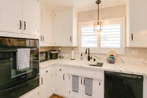 10 Mi to Redondo Beach Carson Home with Pool Table!