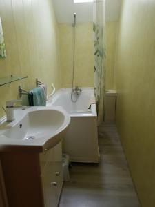 Maisons de vacances Gitavesnois - 4910 - : photos des chambres