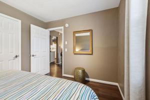 Belmont kings 1 mile to downtown and park free