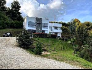 Villa cerca al aeropuerto