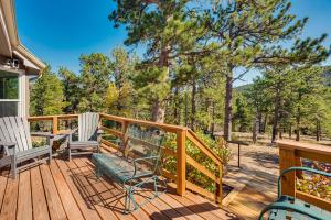 Quiet and Peaceful Home in Allenspark with Deck!