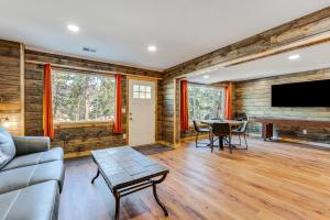 Quiet and Peaceful Home in Allenspark with Deck!