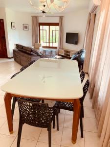 Casa Oásis | Jurerê | 400m do mar | 6 qtos com ac