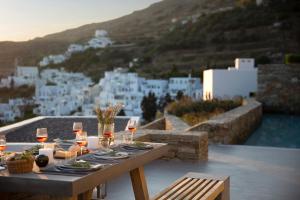 Houses G Y in Kardiani Tinos