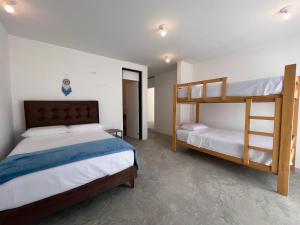 Casa Illari- Casa de playa en Vichayito by WiroHouse