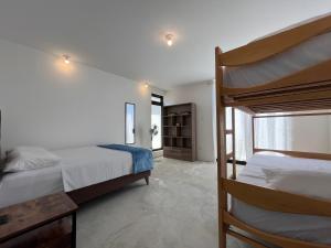 Casa Illari- Casa de playa en Vichayito by WiroHouse