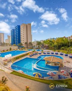 Golden Dolphin Express com 20 piscinas toboáguas saunas contém piscinas 24h
